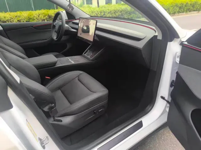 Tesla Model Y — Фото автомобиля 15