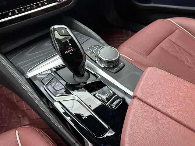 BMW 5 Series — Фото автомобиля 17