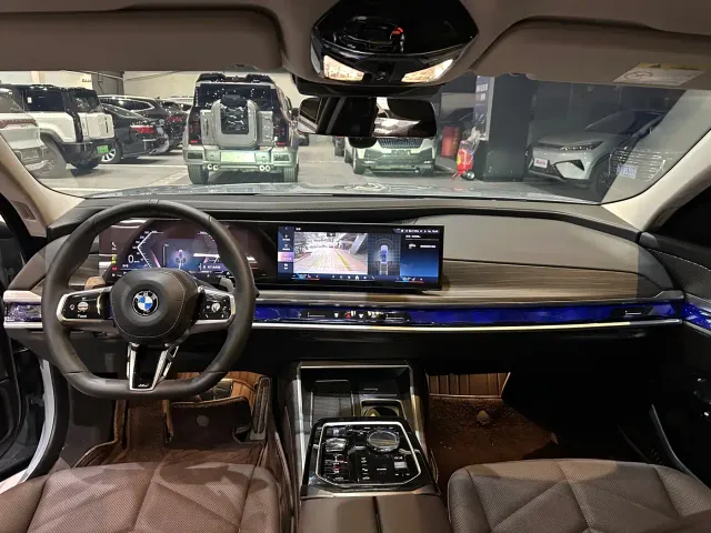 BMW 7 Series — Фото автомобиля 6