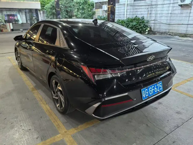Hyundai Elantra — Фото автомобиля 4