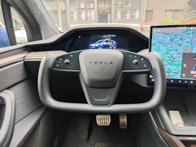 Tesla Model X — Фото автомобиля 8