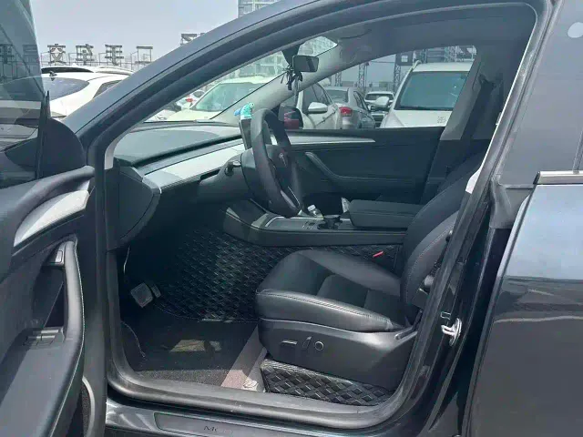 Tesla Model Y — Фото автомобиля 6