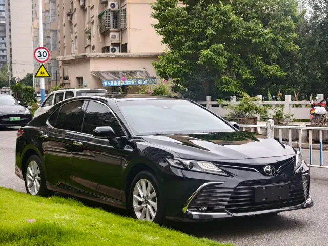 Toyota Camry — Фото автомобиля 2
