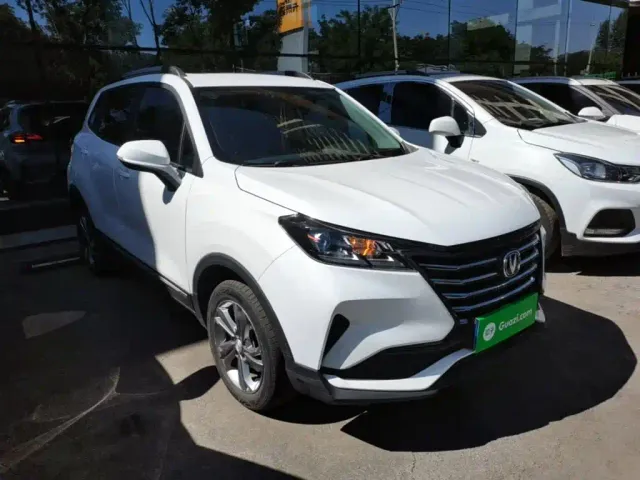 Changan CS15 — Фото автомобиля 3