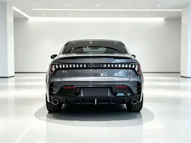 Lynk & Co 03 — Фото автомобиля 8