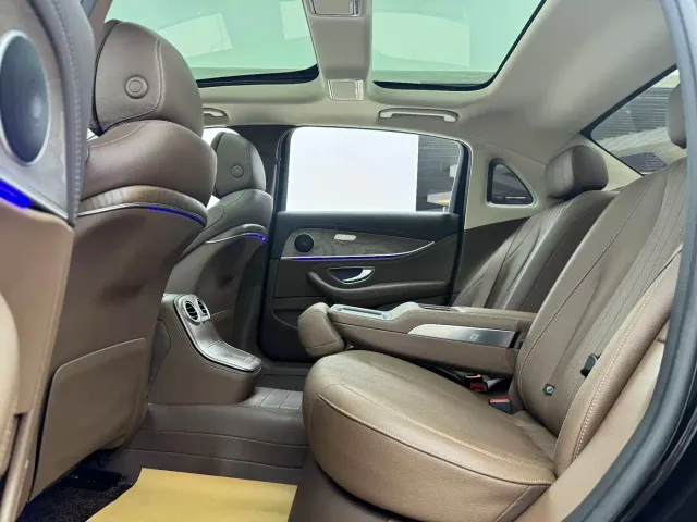 Mercedes-Benz E-Class — Фото автомобиля 8