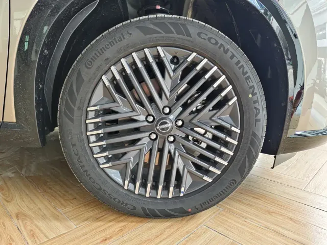 Nissan Terra — Фото автомобиля 10