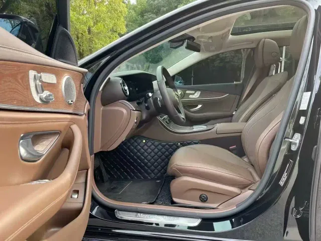 Mercedes-Benz E-Class — Фото автомобиля 4