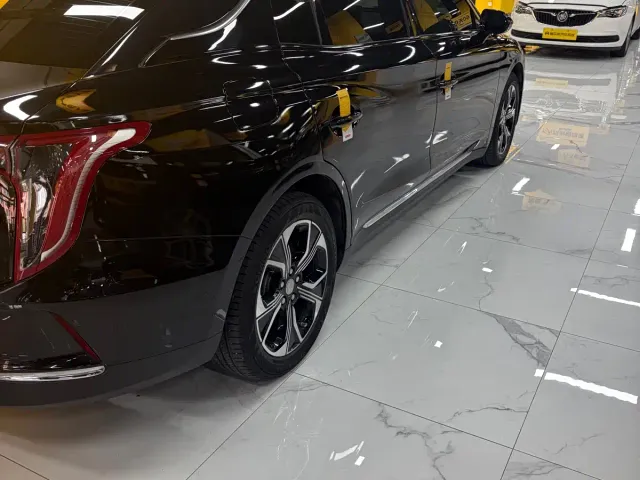 Hongqi E-QM5 — Фото автомобиля 6