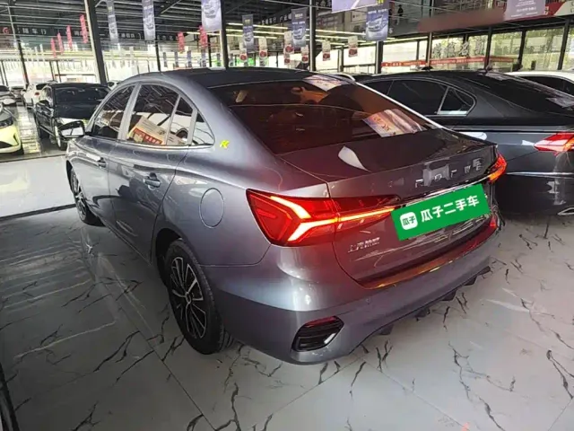 Roewe i5 — Фото автомобиля 4