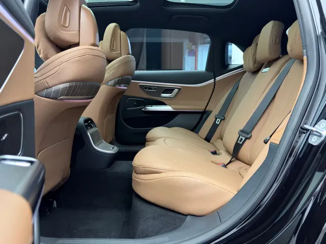 Mercedes-Benz E-Class — Фото автомобиля 14