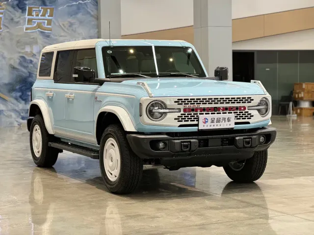 Ford Bronco — Фото автомобиля 3