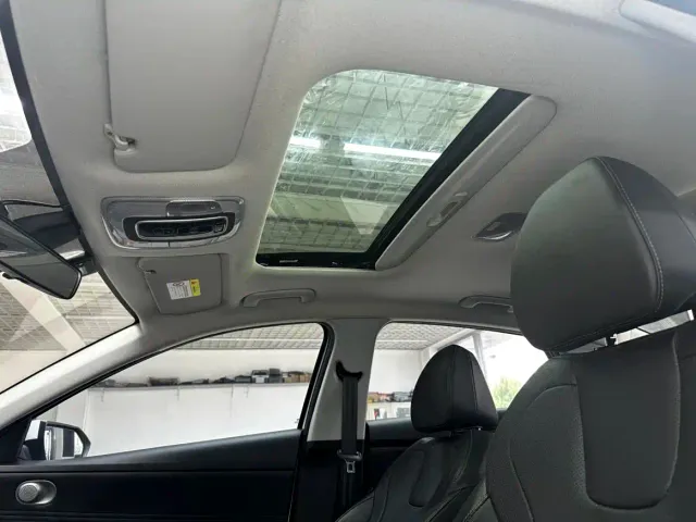 Hyundai Elantra — Фото автомобиля 13