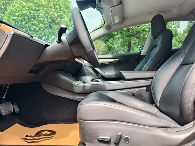 Tesla Model 3 — Фото автомобиля 4