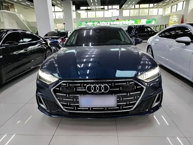 Audi A7L — Фото автомобиля 2