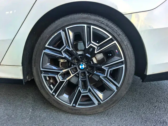 BMW 5 Series — Фото автомобиля 7