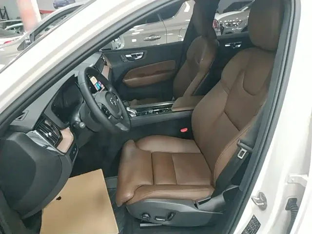 Volvo XC60 — Фото автомобиля 14
