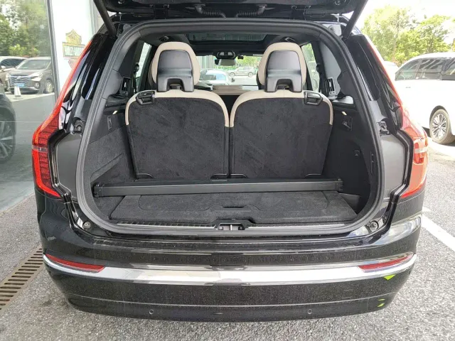 Volvo XC90 — Фото автомобиля 10