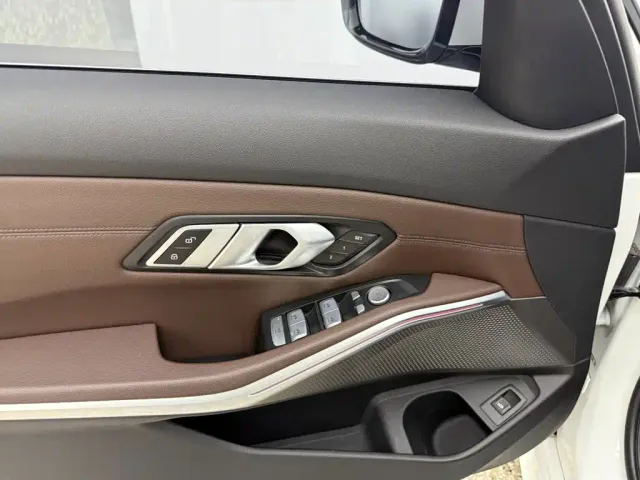 BMW 3 Series — Фото автомобиля 9