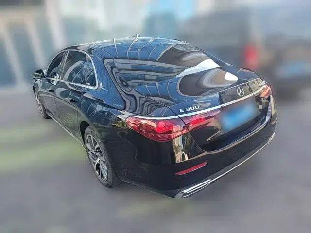 Mercedes-Benz E-Class — Фото автомобиля 6