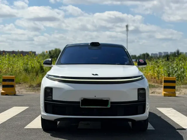 Li Auto L7 — Фото автомобиля 2