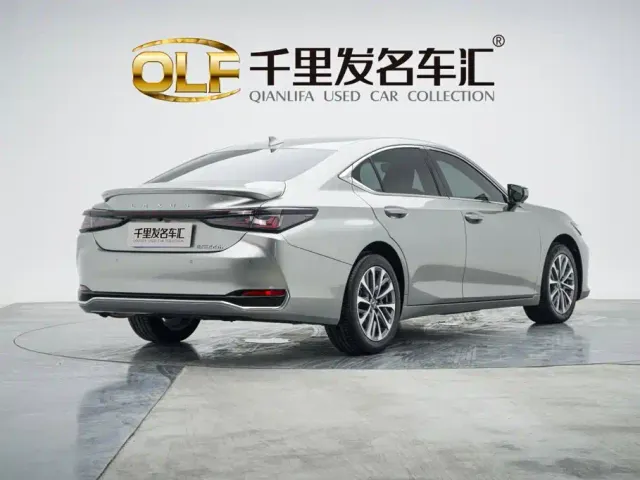 Lexus ES — Фото автомобиля 4