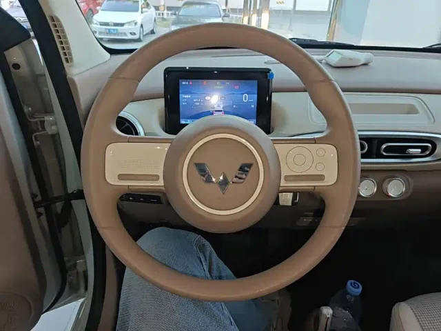 Wuling Hongguang Mini EV — Фото автомобиля 10