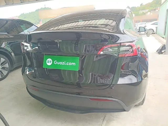 Tesla Model Y — Фото автомобиля 5