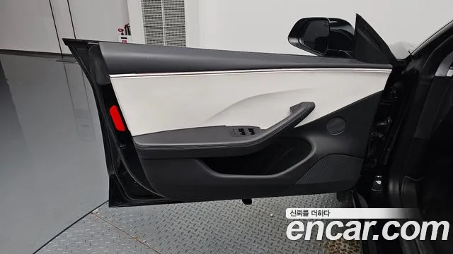 Tesla Model 3 — Фото автомобиля 13