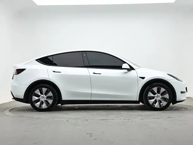 Tesla Model Y — Фото автомобиля 5