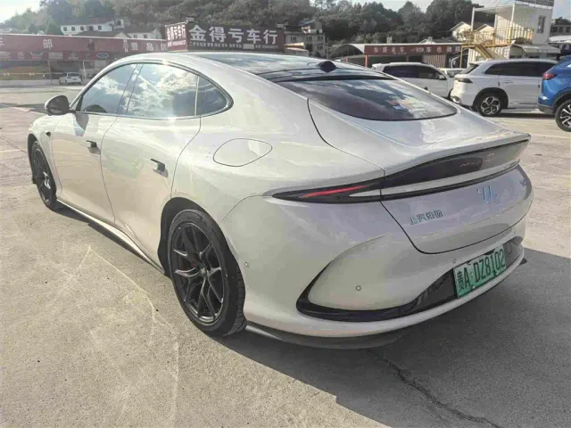 IM Motors L6 — Фото автомобиля 7