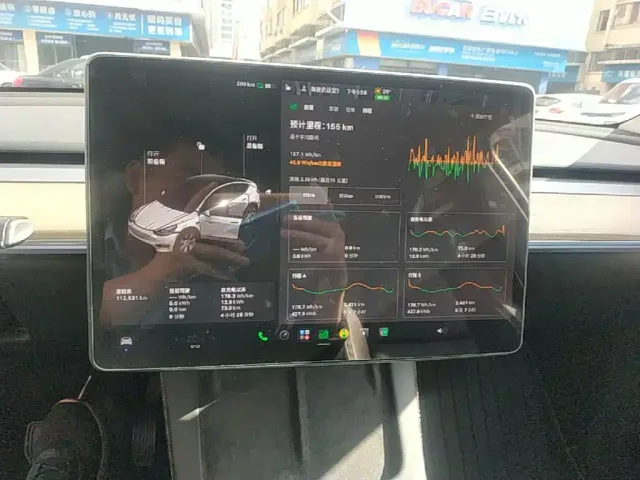 Tesla Model Y — Фото автомобиля 12