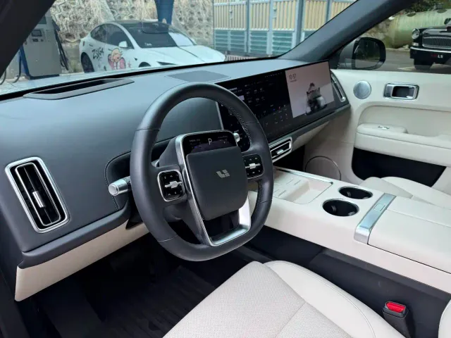 Li Auto L6 — Фото автомобиля 11