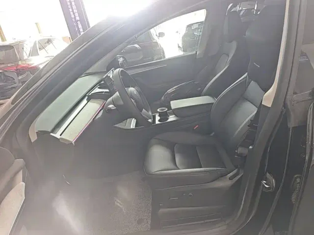 Tesla Model Y — Фото автомобиля 14