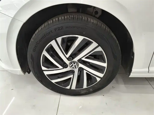Volkswagen Lavida — Фото автомобиля 24