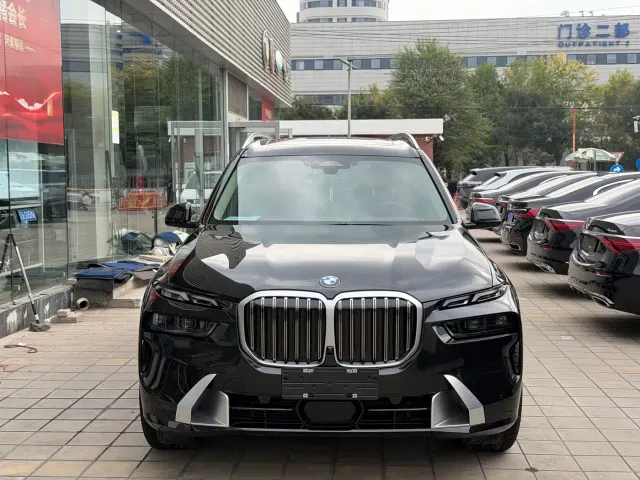 BMW X7 — Фото автомобиля 2