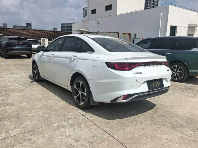 Geely Emgrand L — Фото автомобиля 14