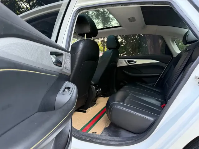 Roewe Roewe i6 MAX EV 2022 EV 500 Sunroof Premium — Фото автомобиля 8