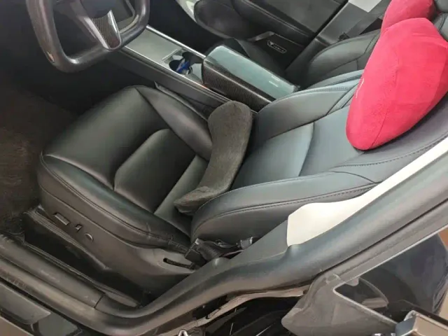Tesla Model Y — Фото автомобиля 14
