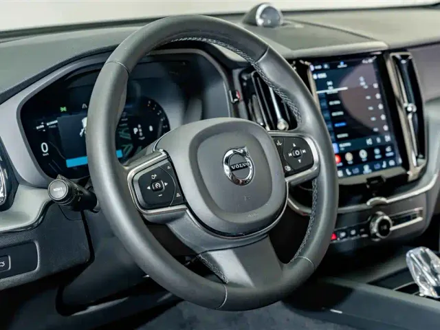 Volvo XC60 — Фото автомобиля 10