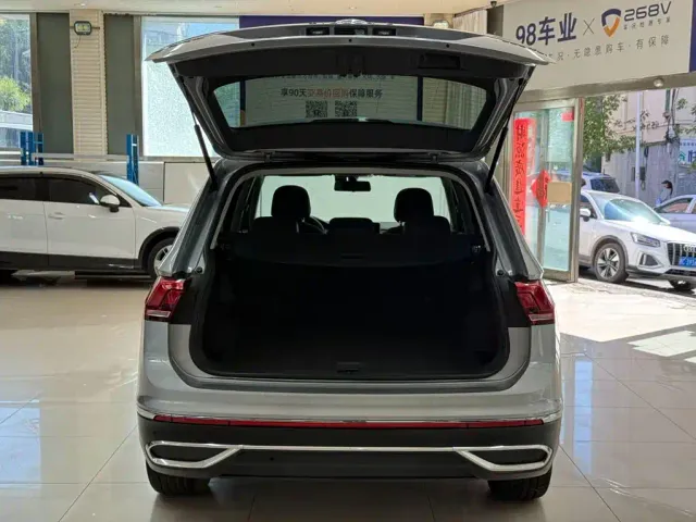 Volkswagen Tiguan L — Фото автомобиля 24