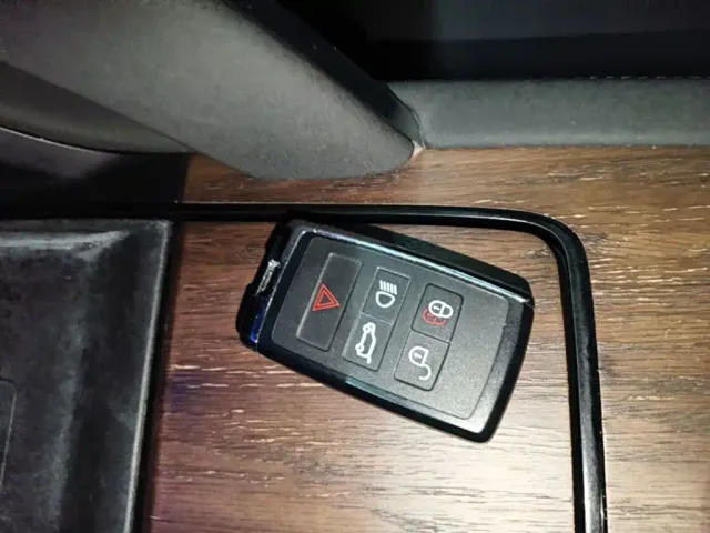 Land Rover Discovery Sport — Фото автомобиля 8