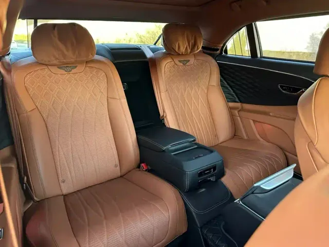 Bentley Flying Spur — Фото автомобиля 7
