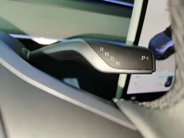 Tesla Model Y — Фото автомобиля 13