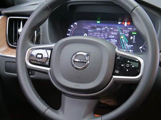 Volvo XC60 — Фото автомобиля 11