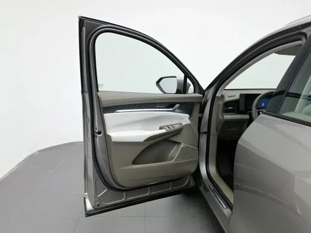 Roewe RX9 — Фото автомобиля 8