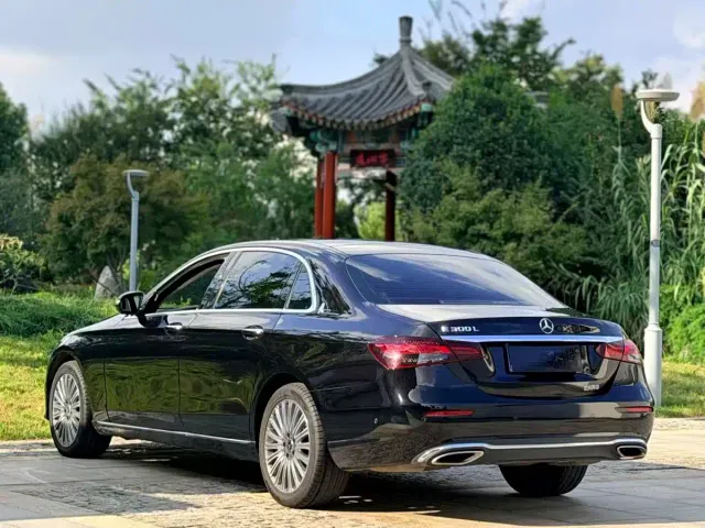 Mercedes-Benz E-Class — Фото автомобиля 9