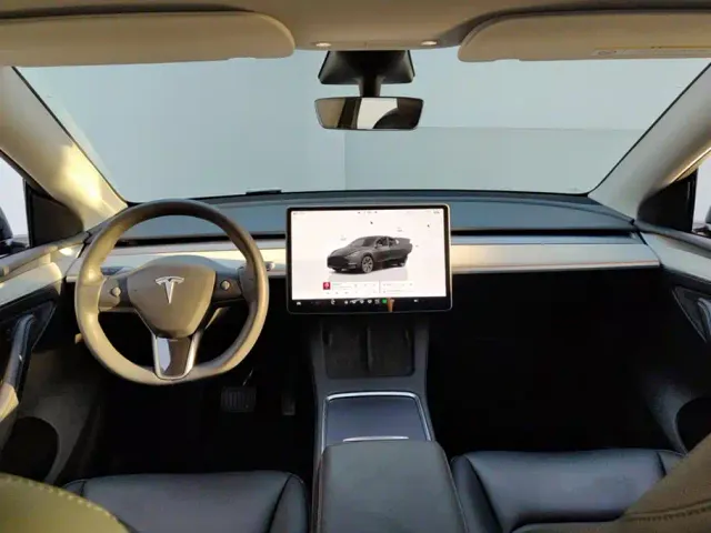 Tesla Model Y — Фото автомобиля 12