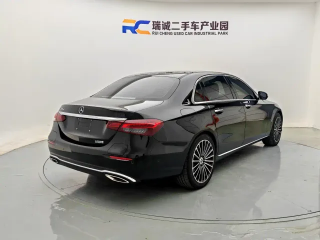 Mercedes-Benz E-Class — Фото автомобиля 17