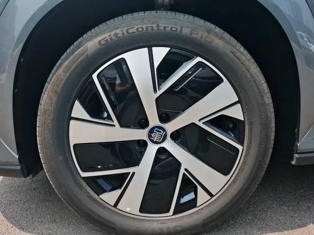 BYD Tang L — Фото автомобиля 3